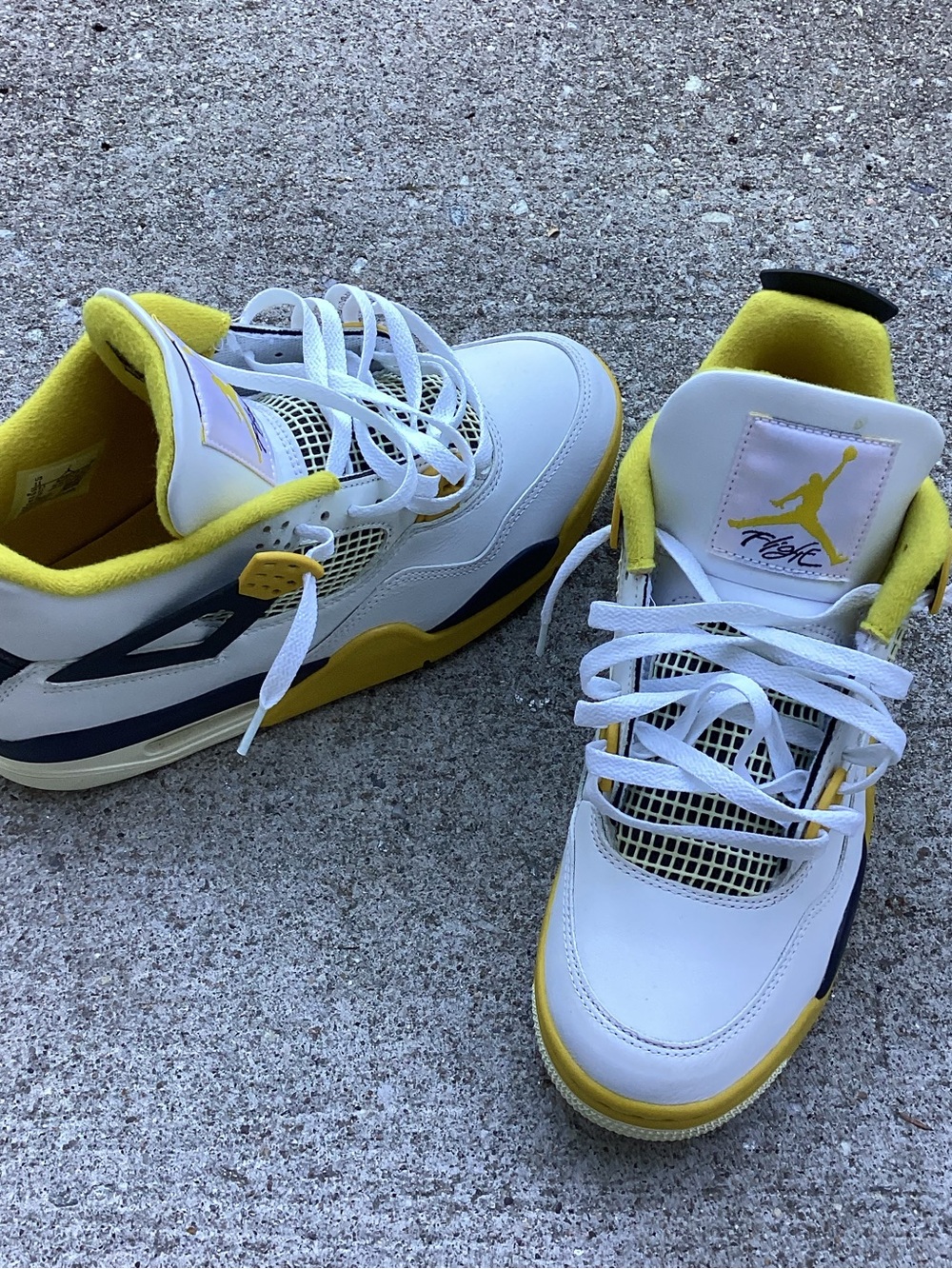 Air Jordan 4 WMNS "Vivid Sulfur" - Picture 5 of 5